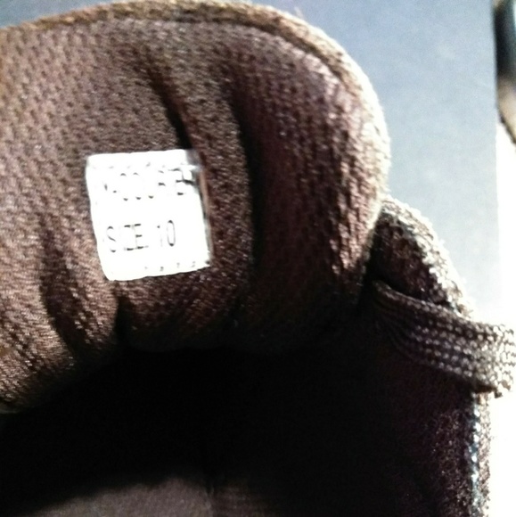 Women's Sneakers - Picture 6 of 7